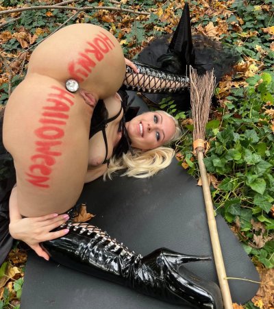 Праздничный костюм и жгучий анальный кайф на Хэллоуин