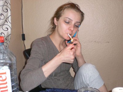 Сексапильная крошка с гладкой писькой подбирает наряд