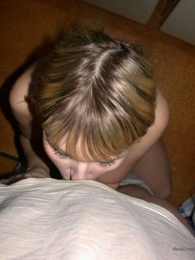 Тусовщица в нетрезвом состоянии делает минет