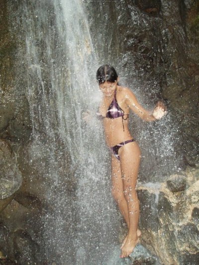 Мужик ебет нежную мулатку на глазах перед ним