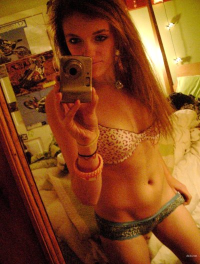 Девушка нежно гладит сладкую киску