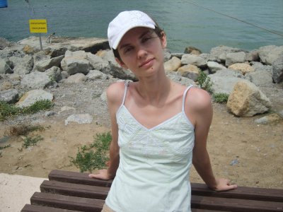 Обожает плавать в реке взрослых