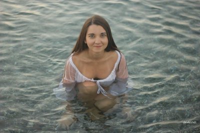 Подглядывание за молодой красоткой в душе