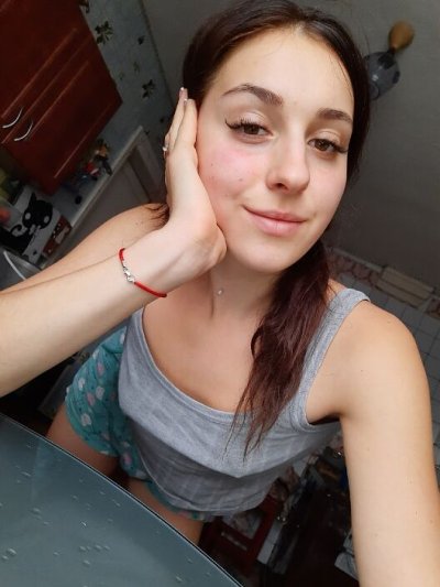 Отправила свои запретные снимки любовнику