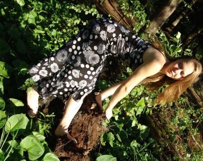 Красотка на свежем воздухе раздевается - Часть 4: На природе