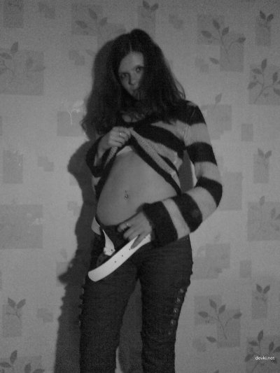 Пикантная фотосъемка горячей красотки: черно-белые образы