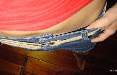 Девушка делает селфи для своего парня