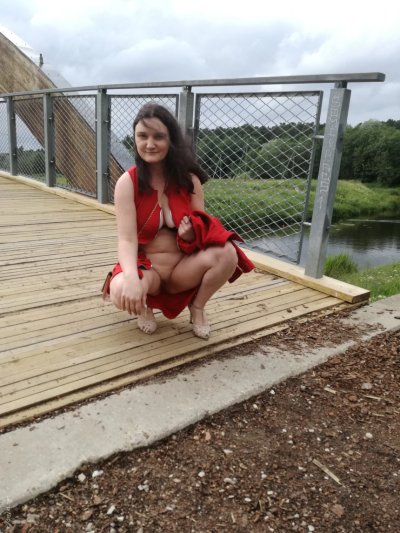 Баба сосет в авто - страстный отсос в машине!