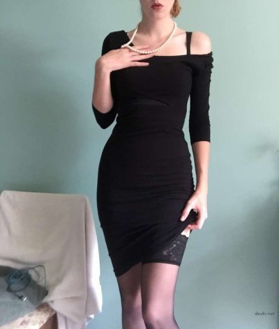 Шоу алая красотка в чулочках, которую можно увидеть только на 18+ сайте.