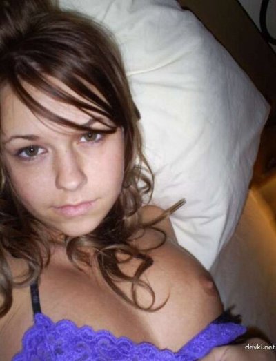 Красотки демонстрируют свои прелести на интимных снимках