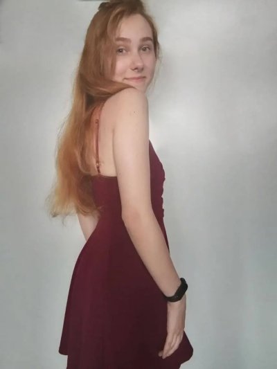 Соблазнительная рыжая красотка Анастасия демонстрирует свои прелести