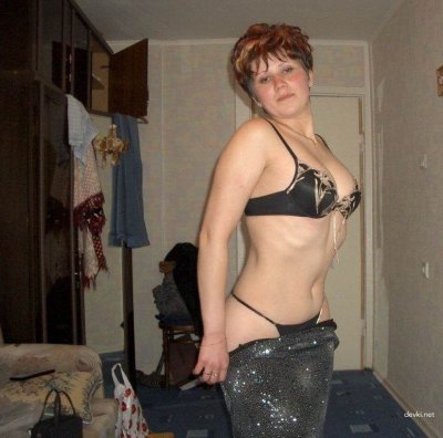 Сексуальная баба наслаждается анальным самоудовлетворением