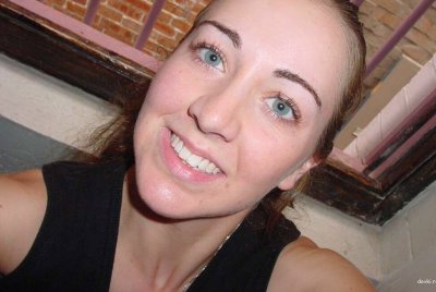 Интимное селфи с пушистой киской - только для взрослых!