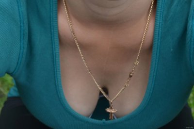 Моя приятельница раздевается перед мной ради фотосессии