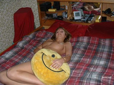 Обнаженная красавица на постели - новый порно хит!