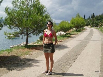 На отдыхе милфа развлеклась с зрелой пышкой