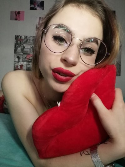 Привлекательная девочка с изящной фигурой - нежная соблазнительница!