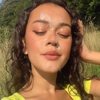 Сексуальная красотка с роскошной попкой