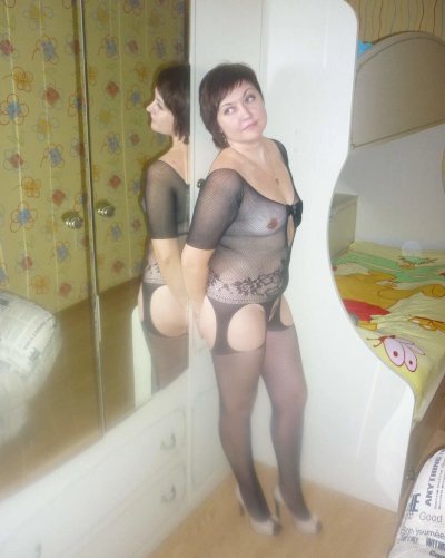 Людмила из Питера расставляет ноги: интимные моменты для взрослых