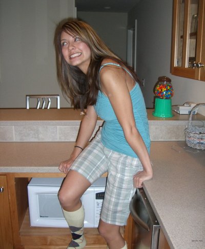 Обнаженная милашка покажет все - только для взрослых!