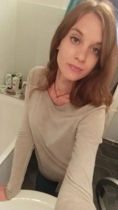 Шикарная крошка демонстрирует свои прелести