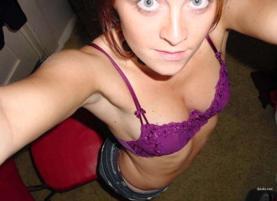 Фотки голой дамы с кустистой киской - отличный материал для порно-сайта!