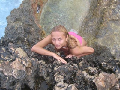 Зрелая дама без одежды демонстрирует свое тело