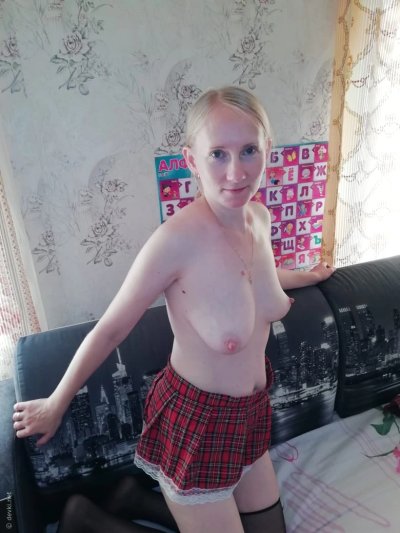 В образе ученицы - горячее видео