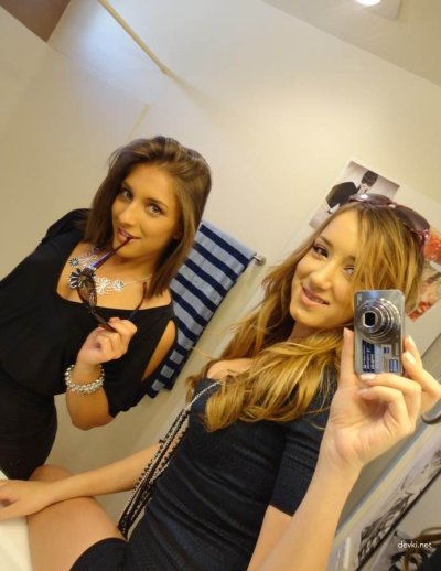 Интимные снимки двух привлекательных подруг