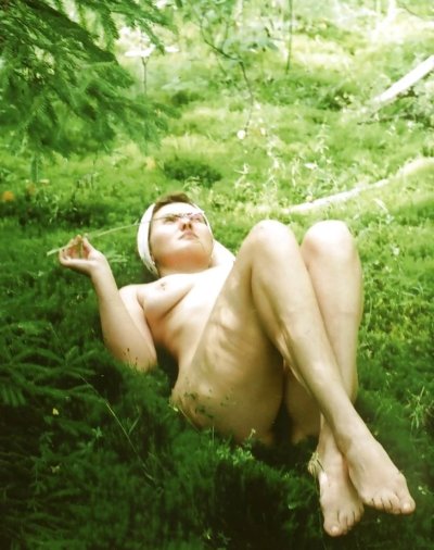 Отдых на свежем воздухе без одежды: натуризм для взрослых! 🌿🔞