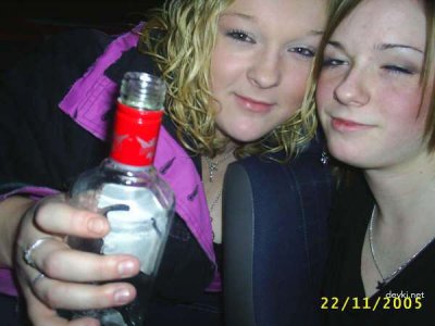 Три друзья в авто с парнем: горячее совместное времяпрепровождение