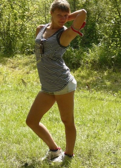 Обнаженная молодая девушка из России