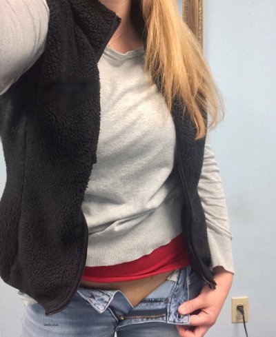 Первый опыт девушки с анальным девайсом: новое удовольствие!