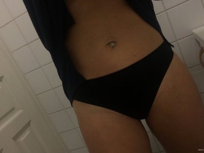 Соблазнительные фото молодой красавицы: чувственные изгибы.