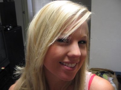 Девушка без одежды в розовой рубашке - новые фото