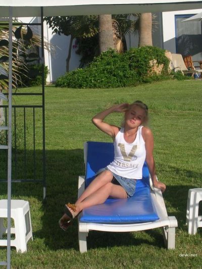 Интимные снимки девушки с небольшой грудью: соблазнительные фото в домашней обстановке!