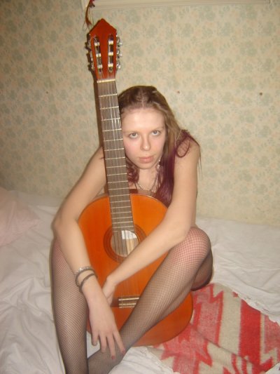 Соблазнительная девушка возбуждает: фотосессия с вызывающей попкой бесплатно в сети