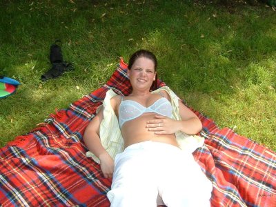 Красотка расслабляется без одежды