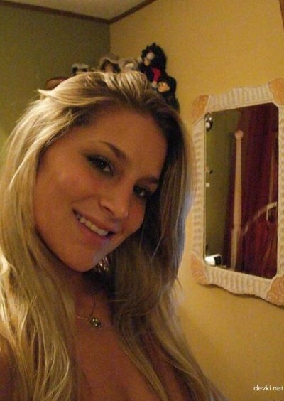 Фотки голой красавицы - горячие снимки без лифчика