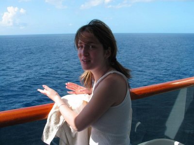 Очаровательная девушка радует мужа незабываемым оральным удовольствием