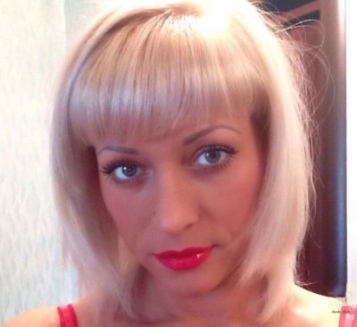 Домашнее траханье горячей блондиночки: мощный оргазм!