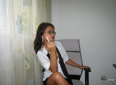 Развратной красавице скучно без компании вечером