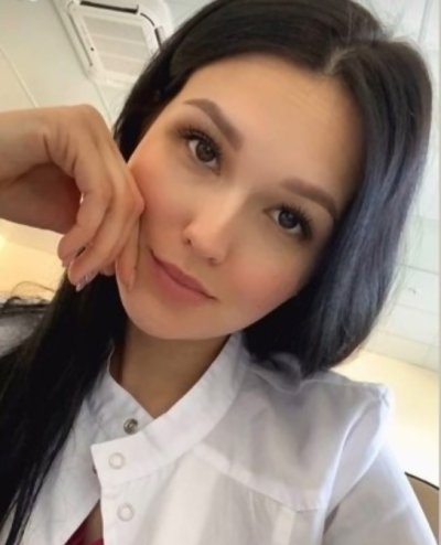 Голая дама на откровенных фото с соблазнительной попкой