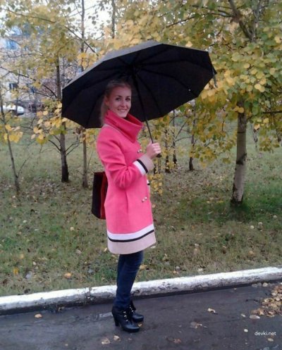 Милая девчонка взяла в рот мужское достоинство