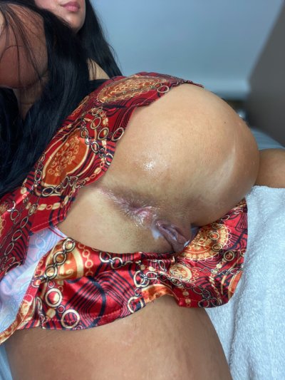 Девушка без комплексов показывает самое интимное в деталях