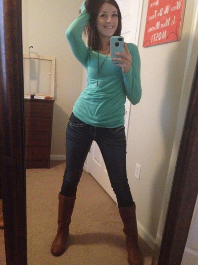 Голая шатенка во всей красе (часть третья)