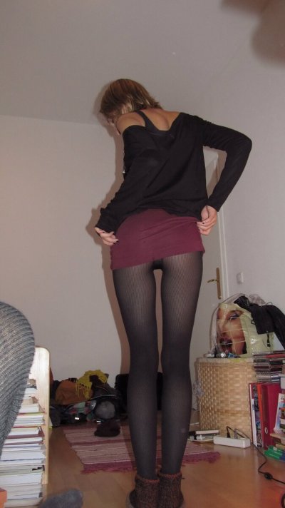 Красноволосая красотка удовлетворяет себя во всех отверстиях