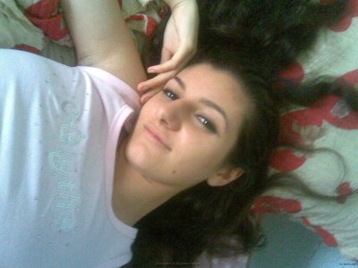 Раскрыла свою промежность нежными прикосновениями