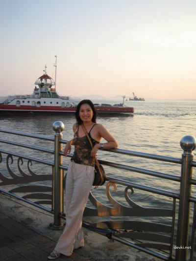 Восточная красотка с пушистой киской