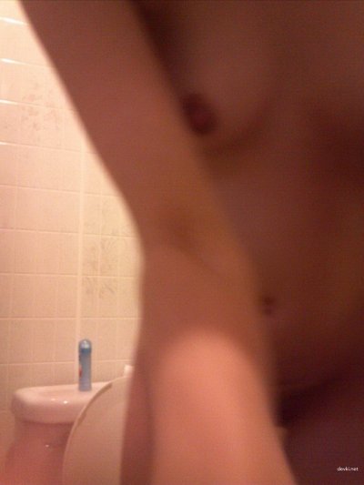 Молодая супруга с небольшой грудью: горячие фото и видео!